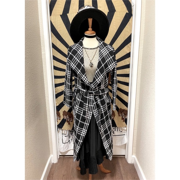 π Beautiful maxi plaid coat - Picture 9 of 11